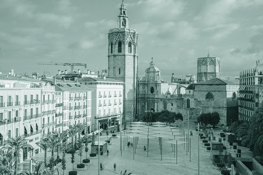 Desde el punto de vista urbanístico actual, nos interesa cómo la Capital Verde permite poner en crisis el modelo de desarrollo actual y apostar por una visión ecosocial basada en la justicia, la democracia y la sostenibilidad. Desde Fent Estudi desarrollamos proyectos de renaturalización de espacios urbanos como procesos que incorporan la sostenibilidad ambiental, social y económica de los espacios en los que intervenimos.